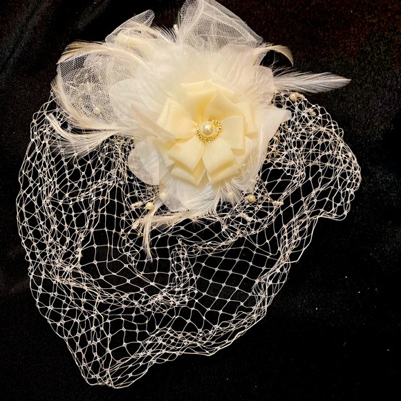 Fascinator hat - Picture 1 of 3